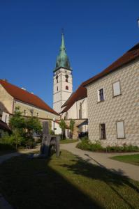 Kostel Nanebevzetí Panny Marie, Jindřichův Hradec