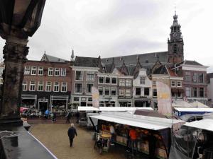 Část náměstí Markt s kostelem Sint Janskerk, Gouda