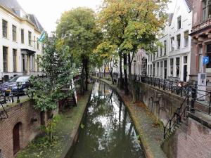 Jeden z utrechtských grachtů (Nieuwegracht)